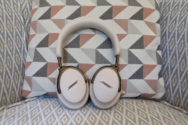 Đánh giá tai nghe Bose QuietComfort Ultra (thế hệ thứ 2): nhà vô địch chống ồn vẫn giữ vững ngôi vương